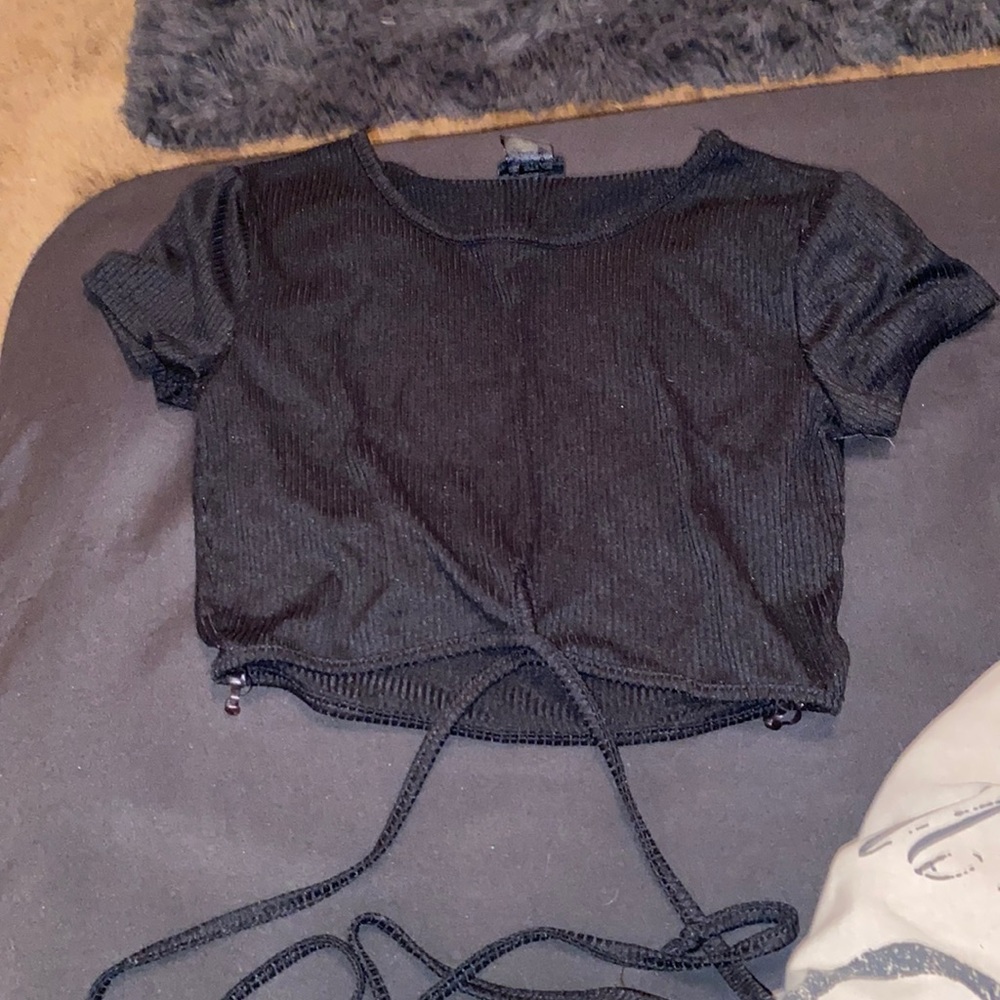 Rue 21 crop top that ties at the bottom